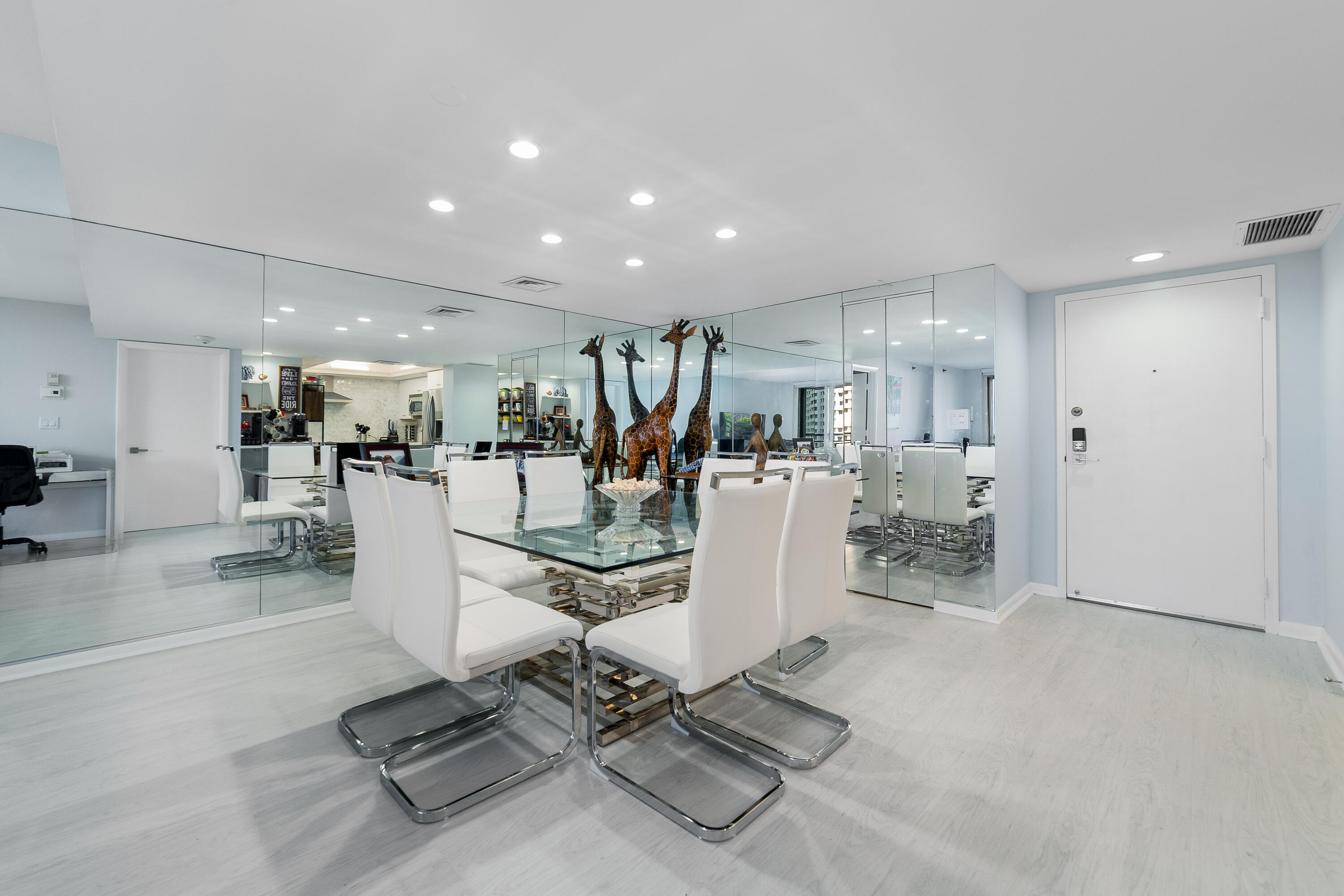 4101 North Ocean Boulevard, Unit 505 Boca Raton, FL 33431 - Photo 15 of 34 Dining area