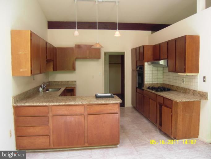 11502 Drop Forge Lane Reston, VA 20191 - Photo 22 of 23 Kitchen