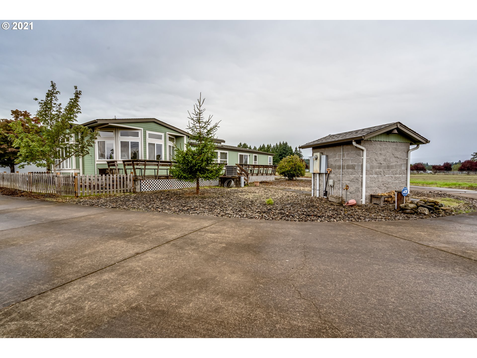 37072 Immigrant Road Pleasant Hill, OR 97455 - Photo 2 of 28 Gallery Image 2