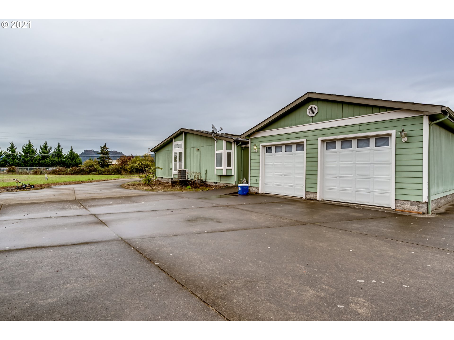 37072 Immigrant Road Pleasant Hill, OR 97455 - Photo 4 of 28 Gallery Image 4