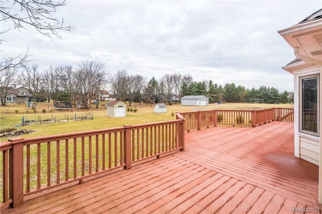 11405 Whitaker Road Fenton, MI 48430 - Photo 5 of 18 11405 whitaker 3.jpg