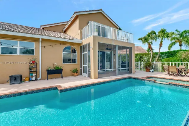 a view of a tennis court