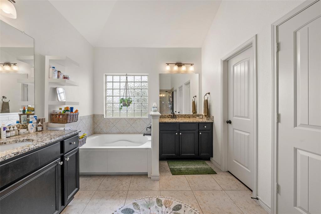 4756 Old Lorena Road Lorena, TX 76655 - Photo 22 of 39 a bathroom with a tub a sink and mirror
