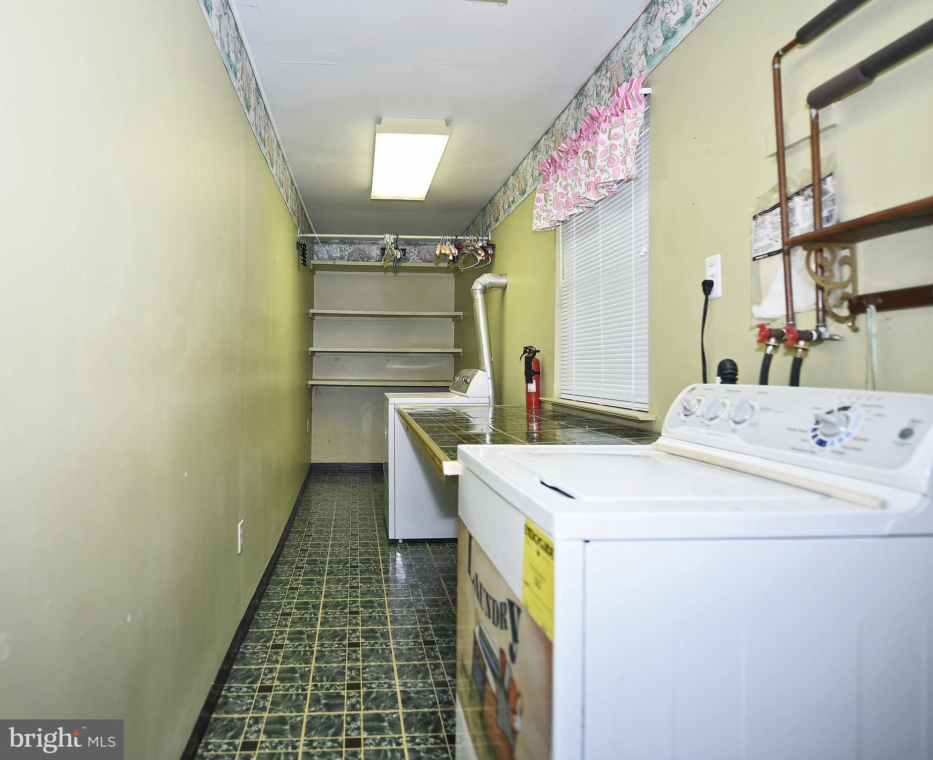 2400 Maple Road Baltimore, MD 21219 - Photo 35 of 45 a utility room with dryer and washer