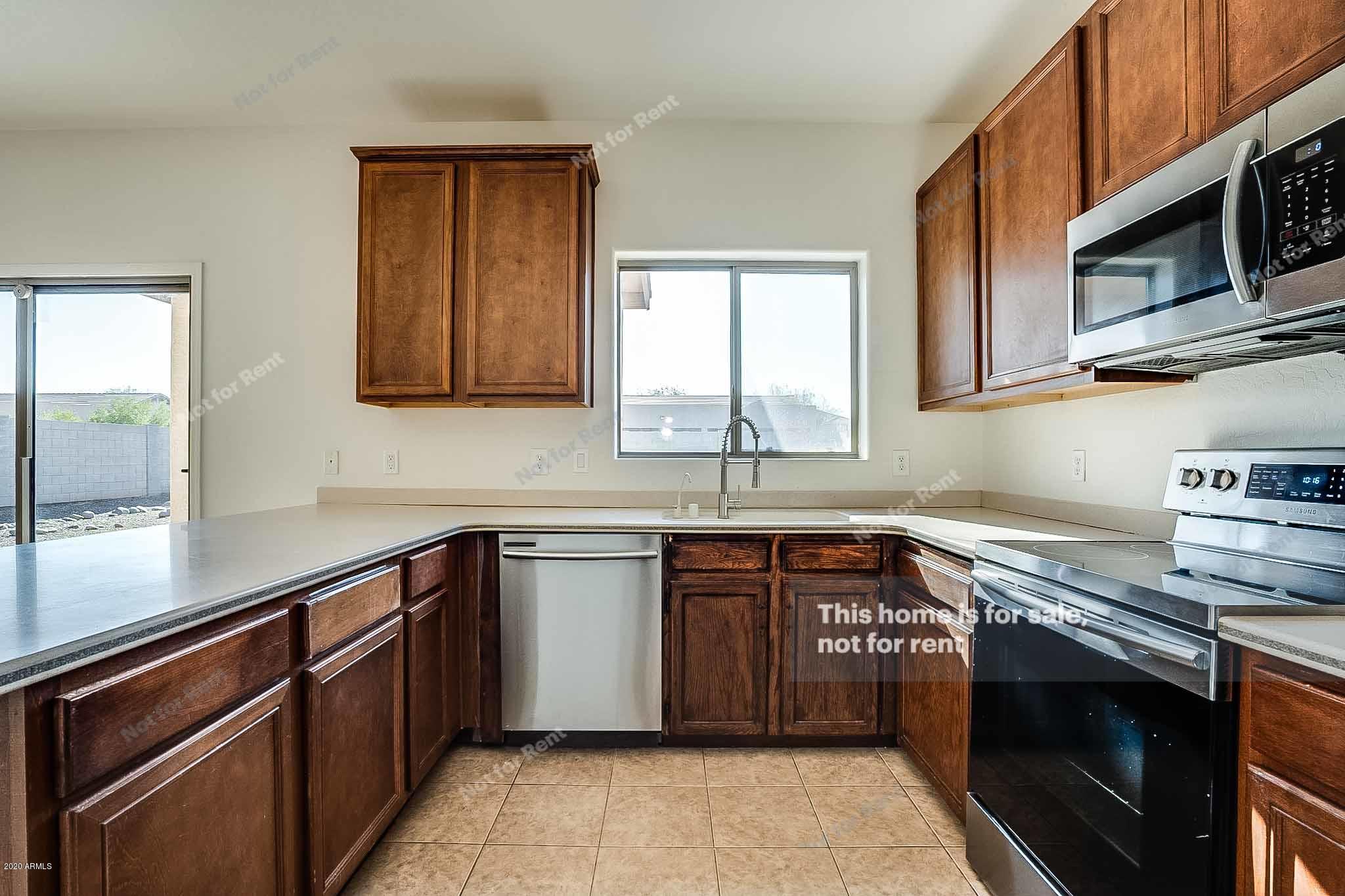 2529 West Carter Road Phoenix, AZ 85041 - Photo 8 of 22 photo_08