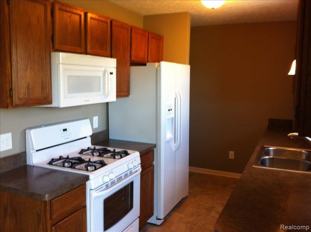 4592 Pingree Road Howell, MI 48843 - Photo 10 of 21 Pingree Pics 002
