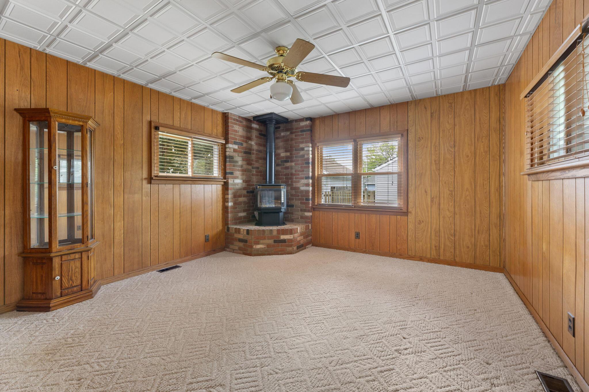 206 Jefferson Road Newark, OH 43055 - Photo 14 of 39 Family Room
