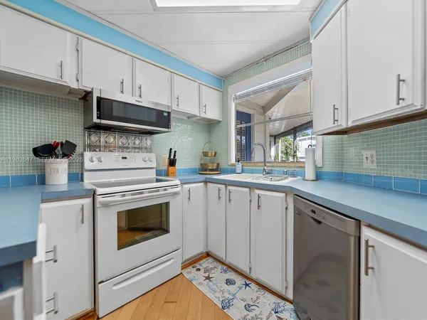 $3,400 | 806 South Jade Drive, Unit 806, Key Largo, FL 33037