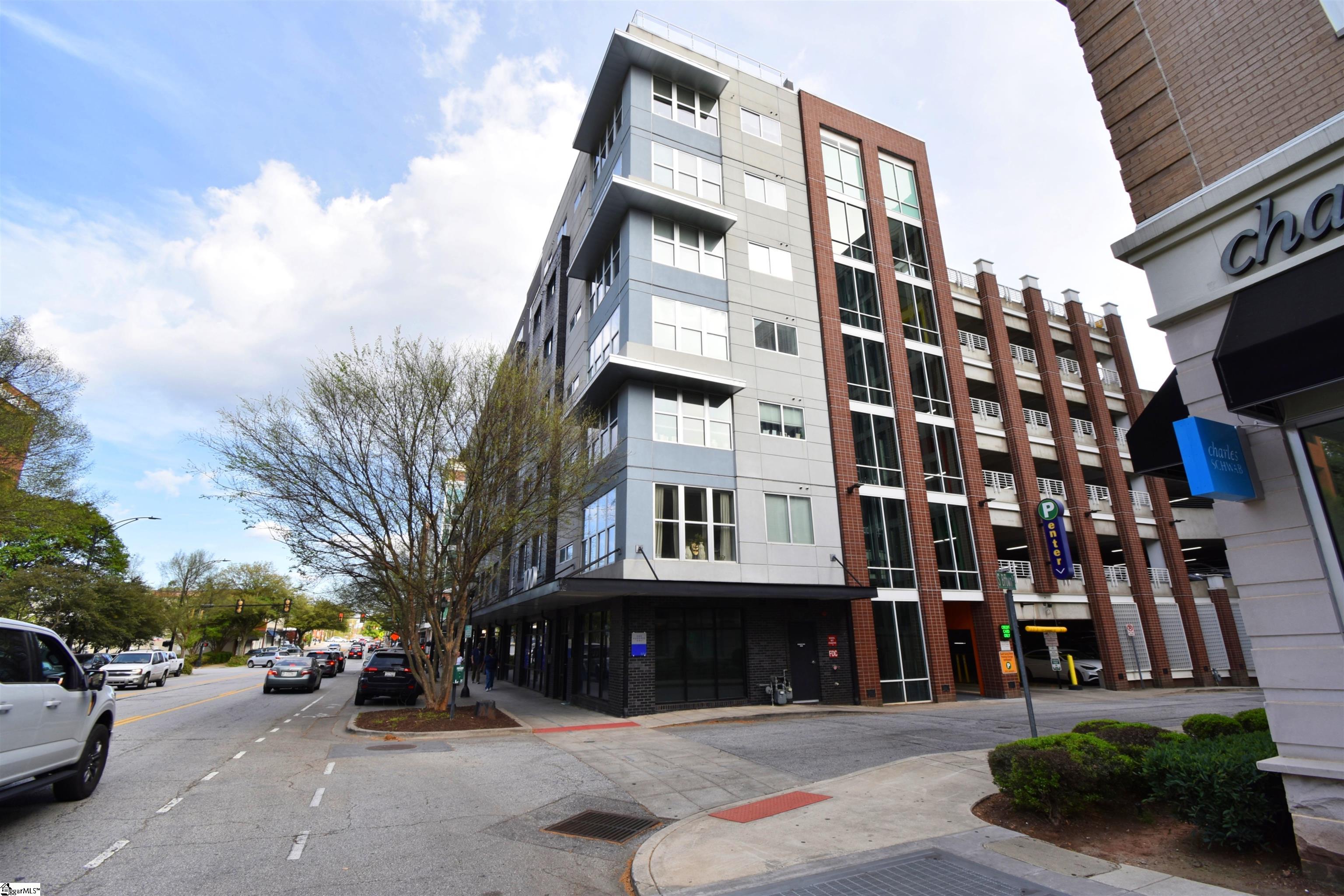 100 East Washington Street, Unit 32 Greenville, SC 29601 - Photo 1 of 38