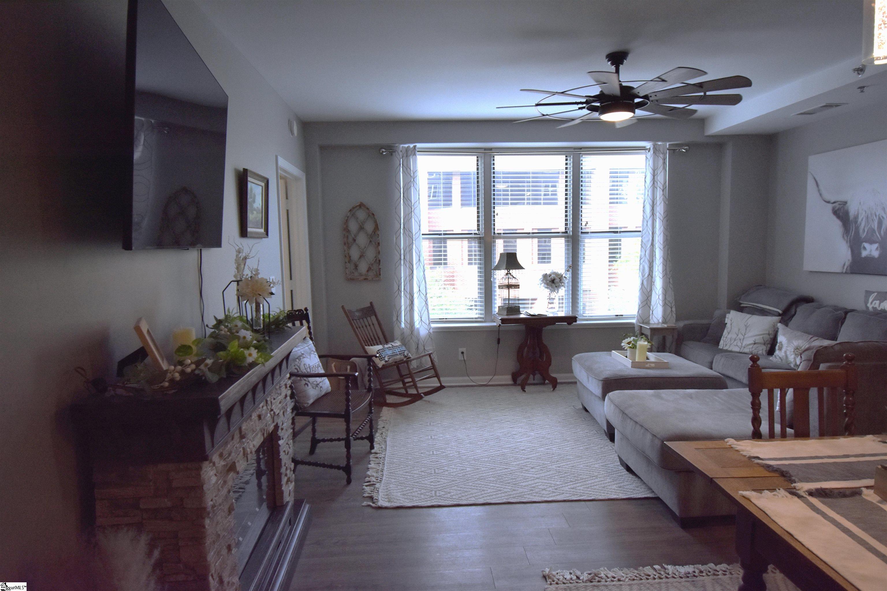 100 East Washington Street, Unit 32 Greenville, SC 29601 - Photo 11 of 38