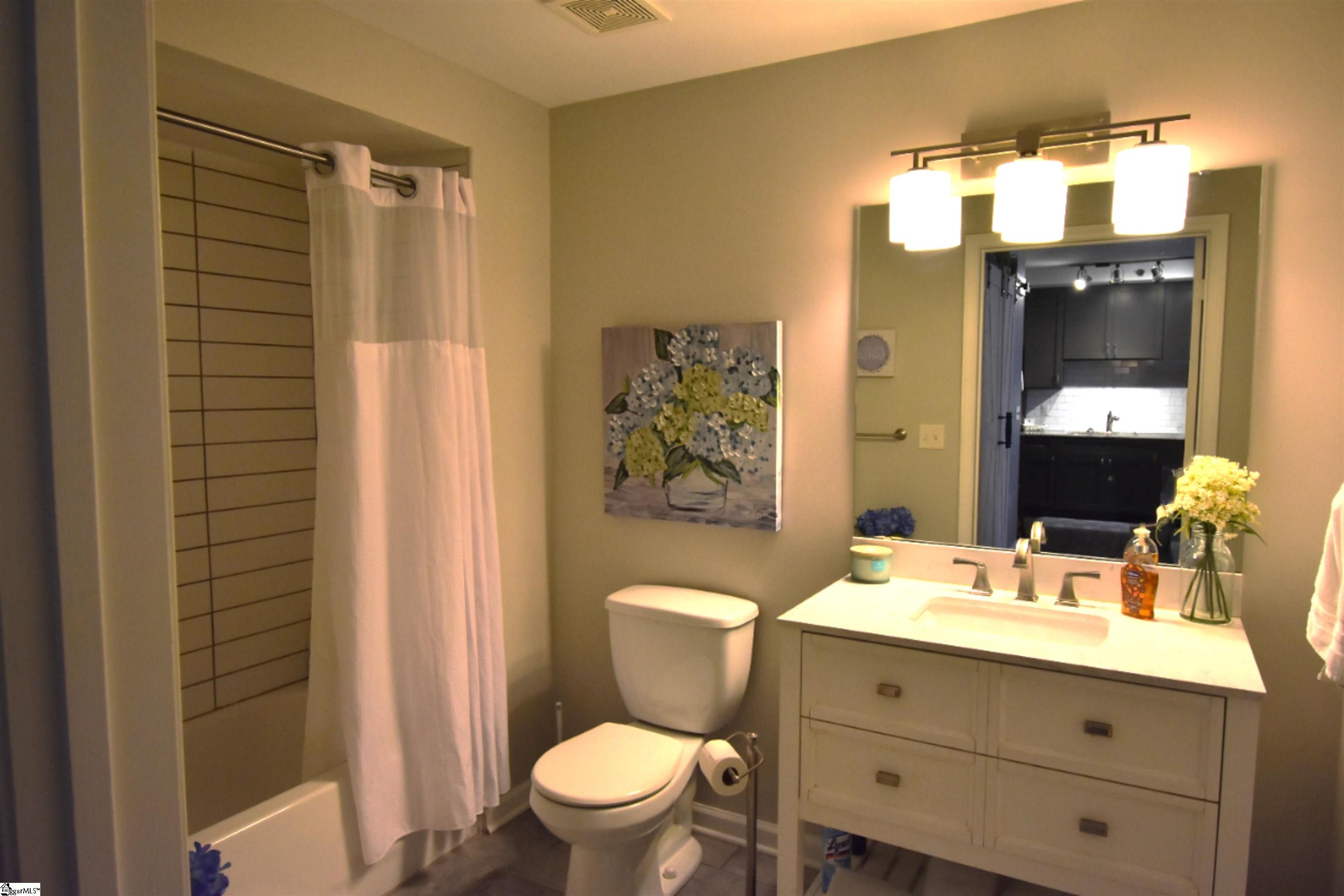 100 East Washington Street, Unit 32 Greenville, SC 29601 - Photo 13 of 38