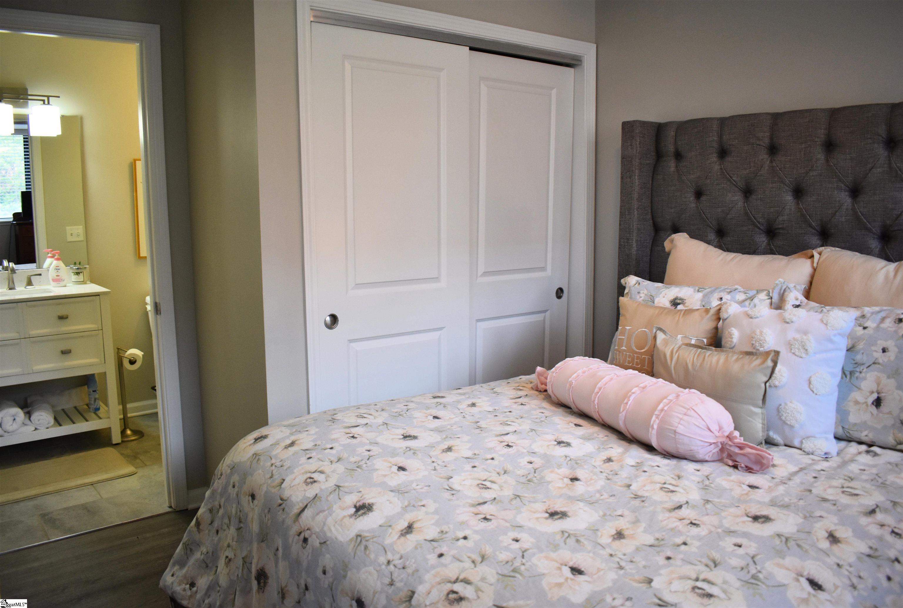 100 East Washington Street, Unit 32 Greenville, SC 29601 - Photo 14 of 38