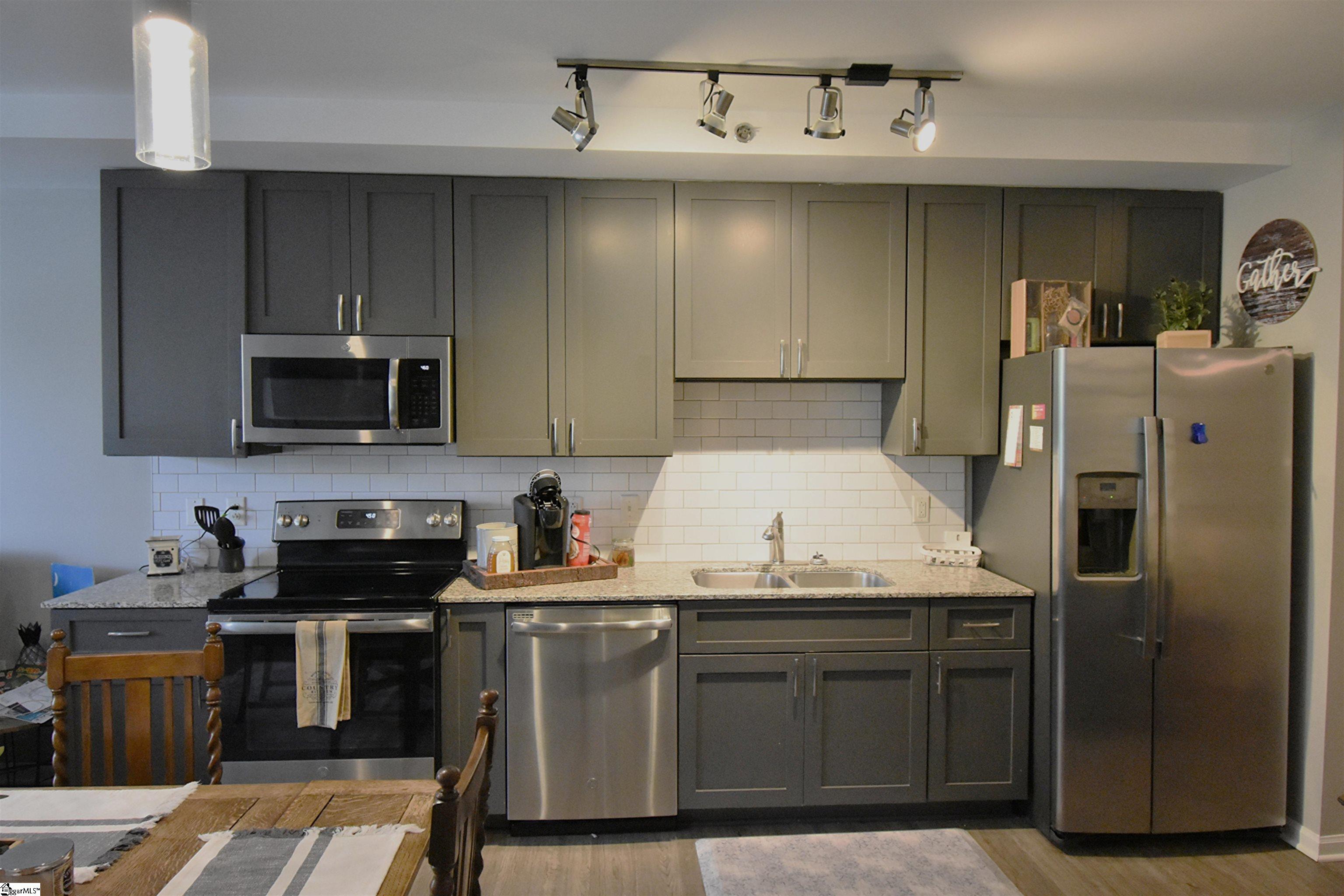 100 East Washington Street, Unit 32 Greenville, SC 29601 - Photo 3 of 38