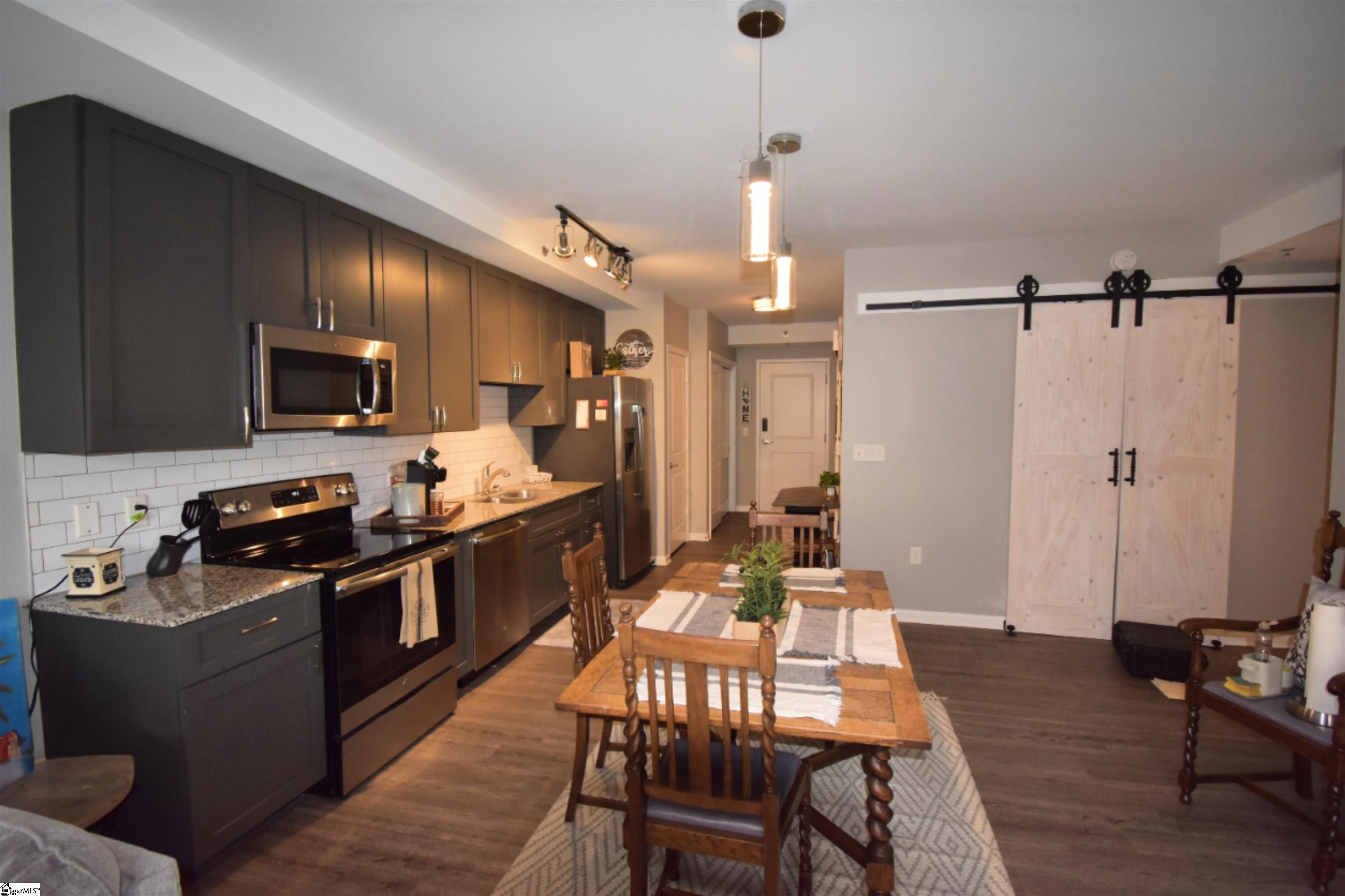 100 East Washington Street, Unit 32 Greenville, SC 29601 - Photo 5 of 38