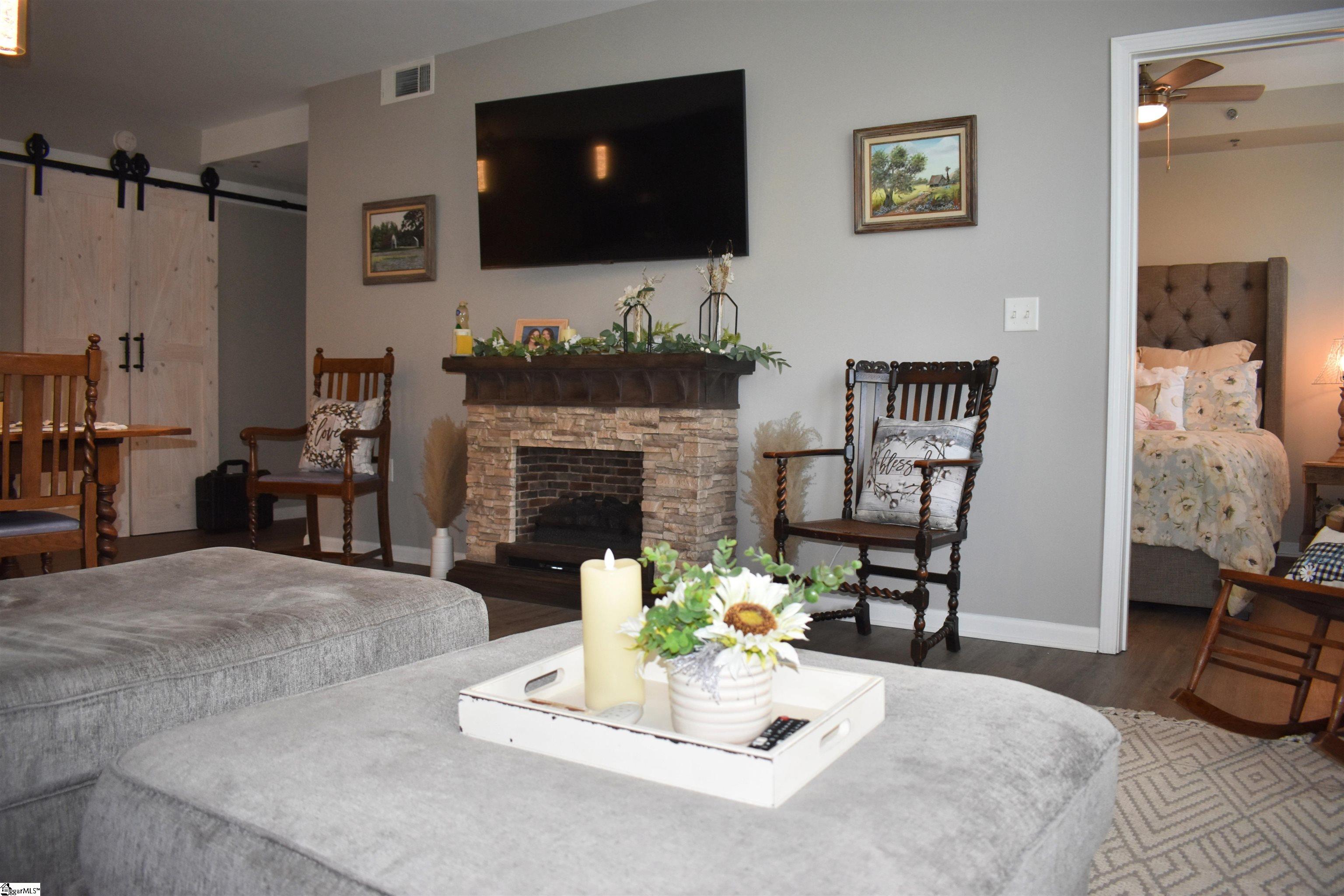 100 East Washington Street, Unit 32 Greenville, SC 29601 - Photo 7 of 38