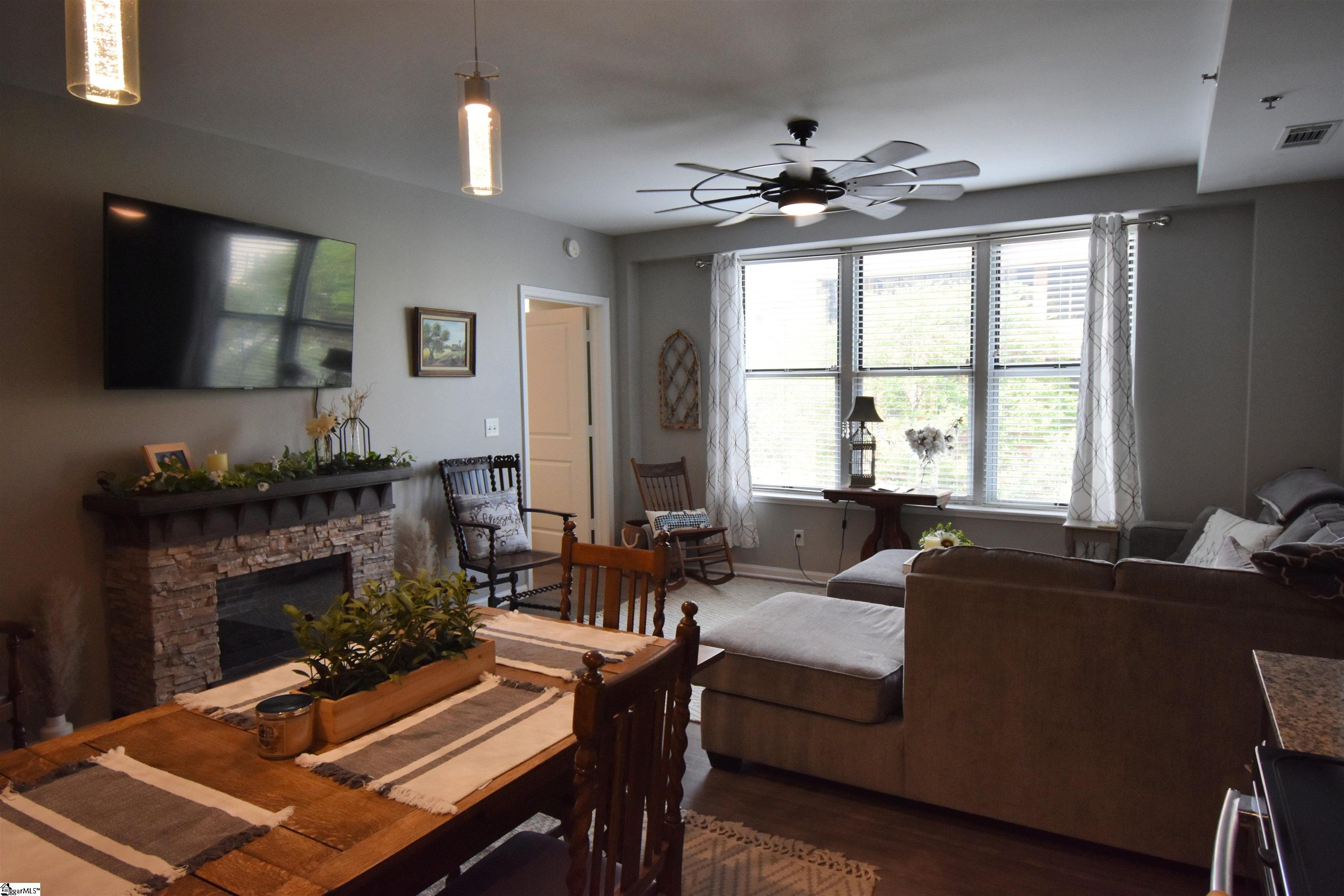 100 East Washington Street, Unit 32 Greenville, SC 29601 - Photo 10 of 38