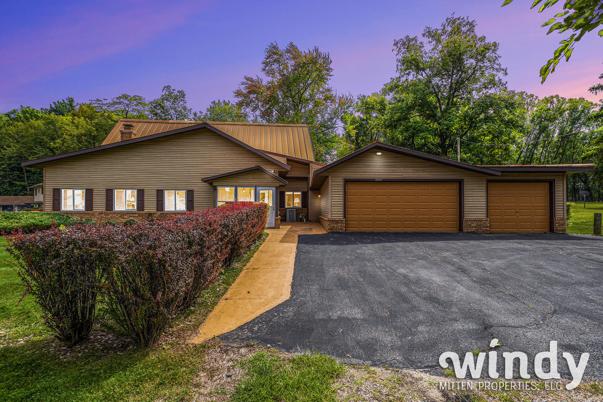 7772 Center Coloma, MI 49038 - Photo 38 of 50 BG6A4523 twilight