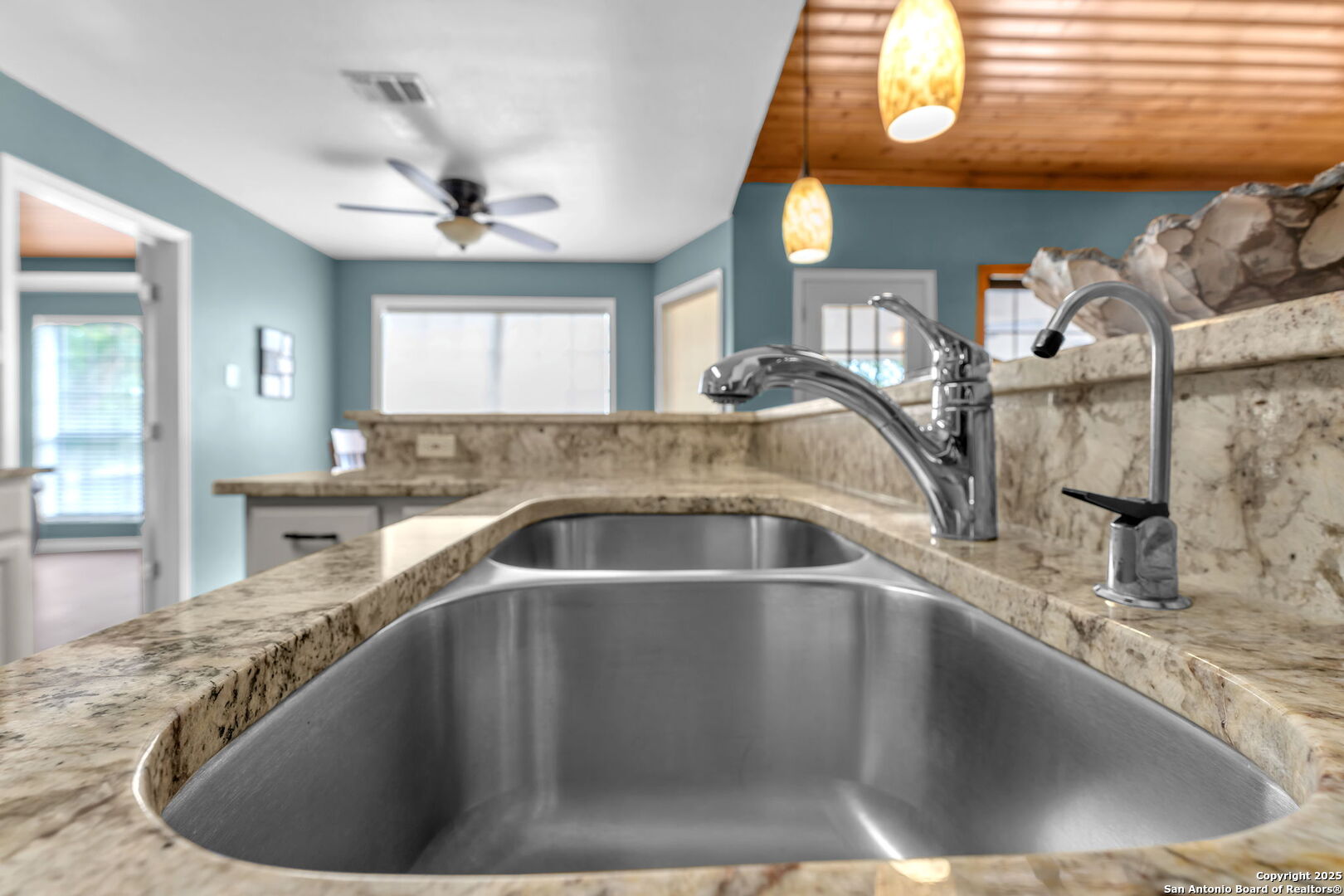 881 Georges Road Lakehills, TX 78063 - Photo 16 of 48