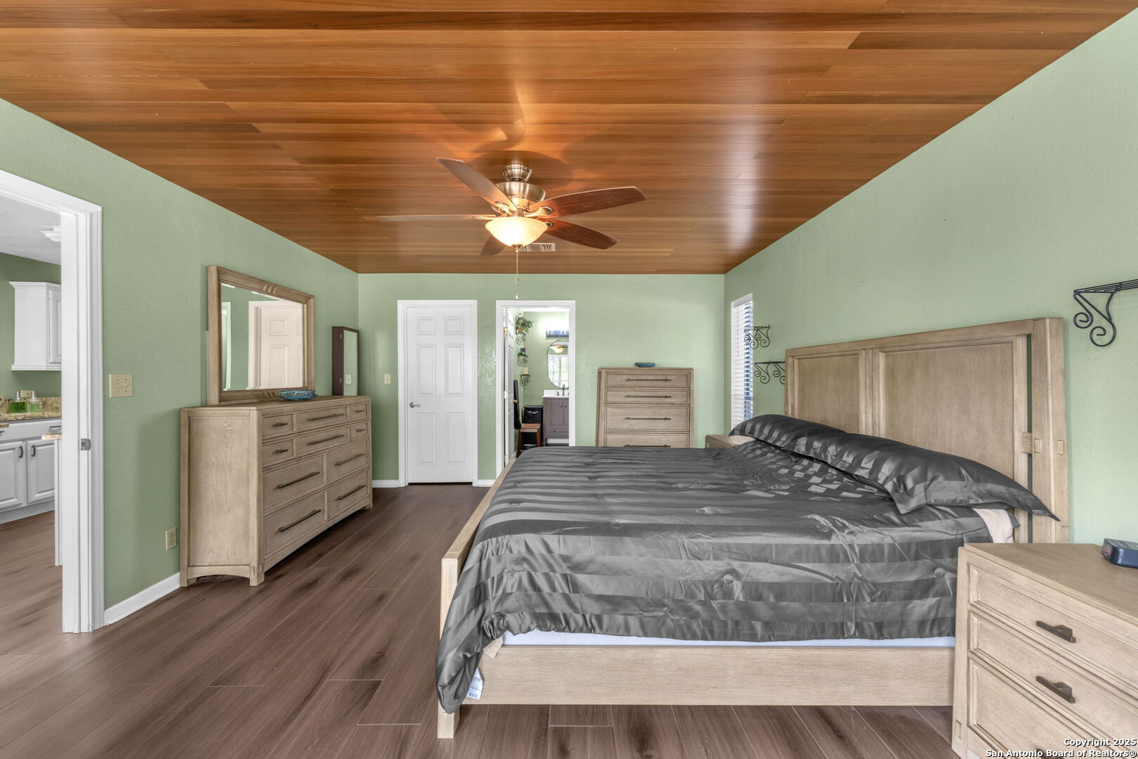 881 Georges Road Lakehills, TX 78063 - Photo 17 of 48