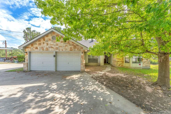 $565,000 | 881 Georges Road, Lakehills, TX 78063