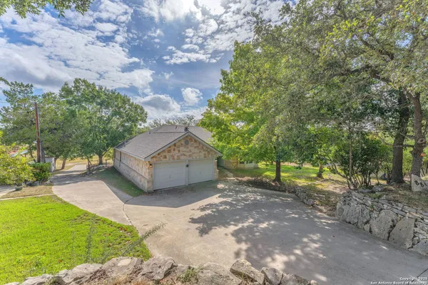 $565,000 | 881 Georges Road, Lakehills, TX 78063