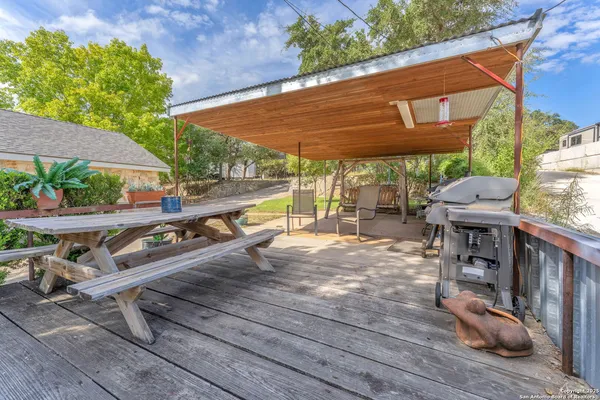 $565,000 | 881 Georges Road, Lakehills, TX 78063