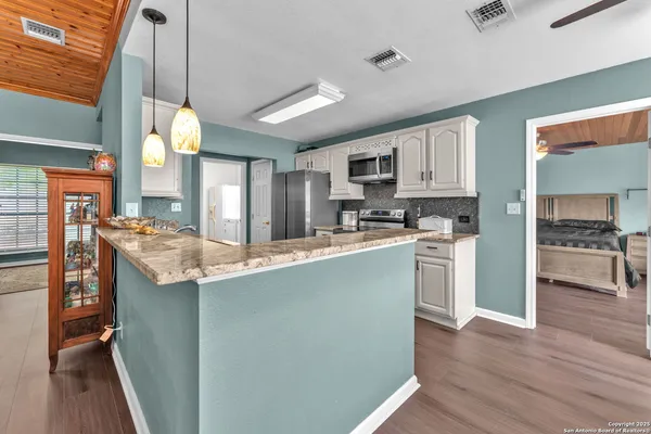 $565,000 | 881 Georges Road, Lakehills, TX 78063