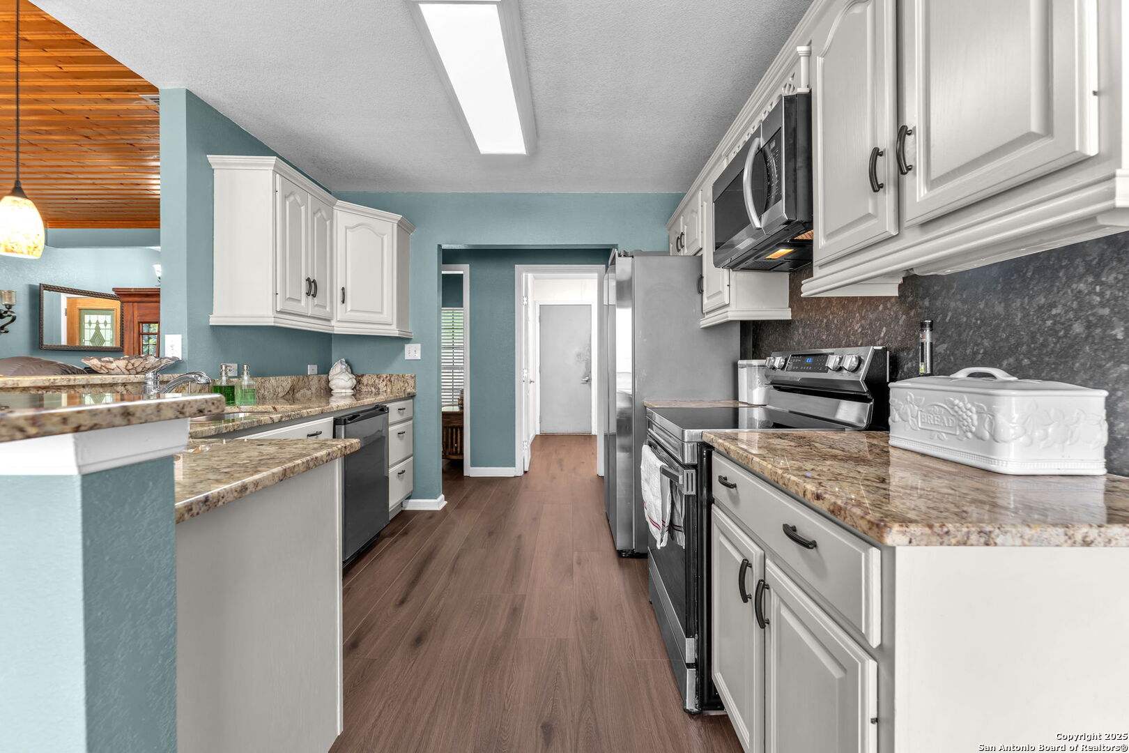 881 Georges Road Lakehills, TX 78063 - Photo 9 of 48