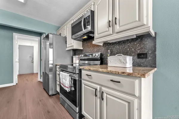 $565,000 | 881 Georges Road, Lakehills, TX 78063