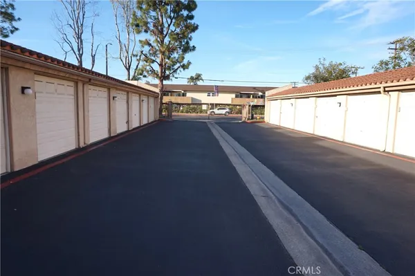 $3,000 | 16521 Grunion Lane, Huntington Beach, CA 92649