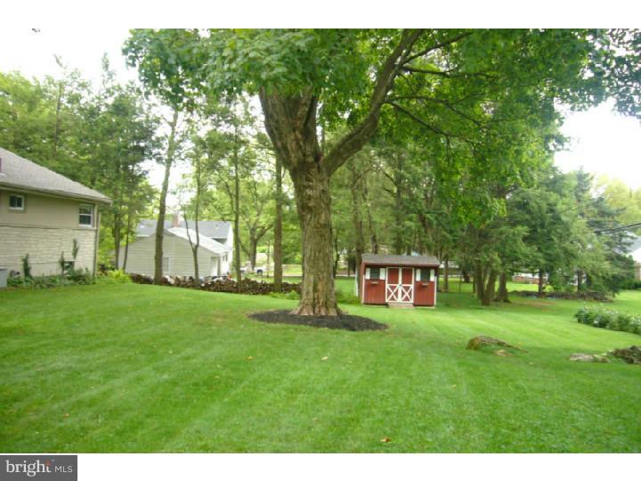 1704 Golf Road Reading, PA 19601 - Photo 4 of 20