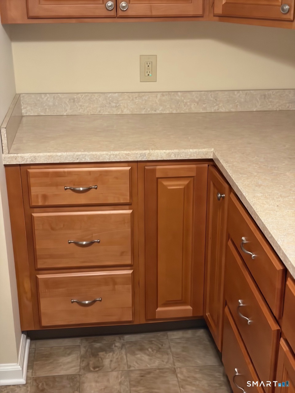 28 Downing Way, Unit 28 Madison, CT 06443 - Photo 6 of 11 Maple cabinets