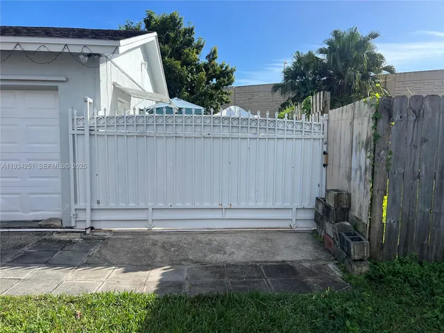 $1,200 | 26121 Southwest 130th Avenue, Homestead, FL 33032