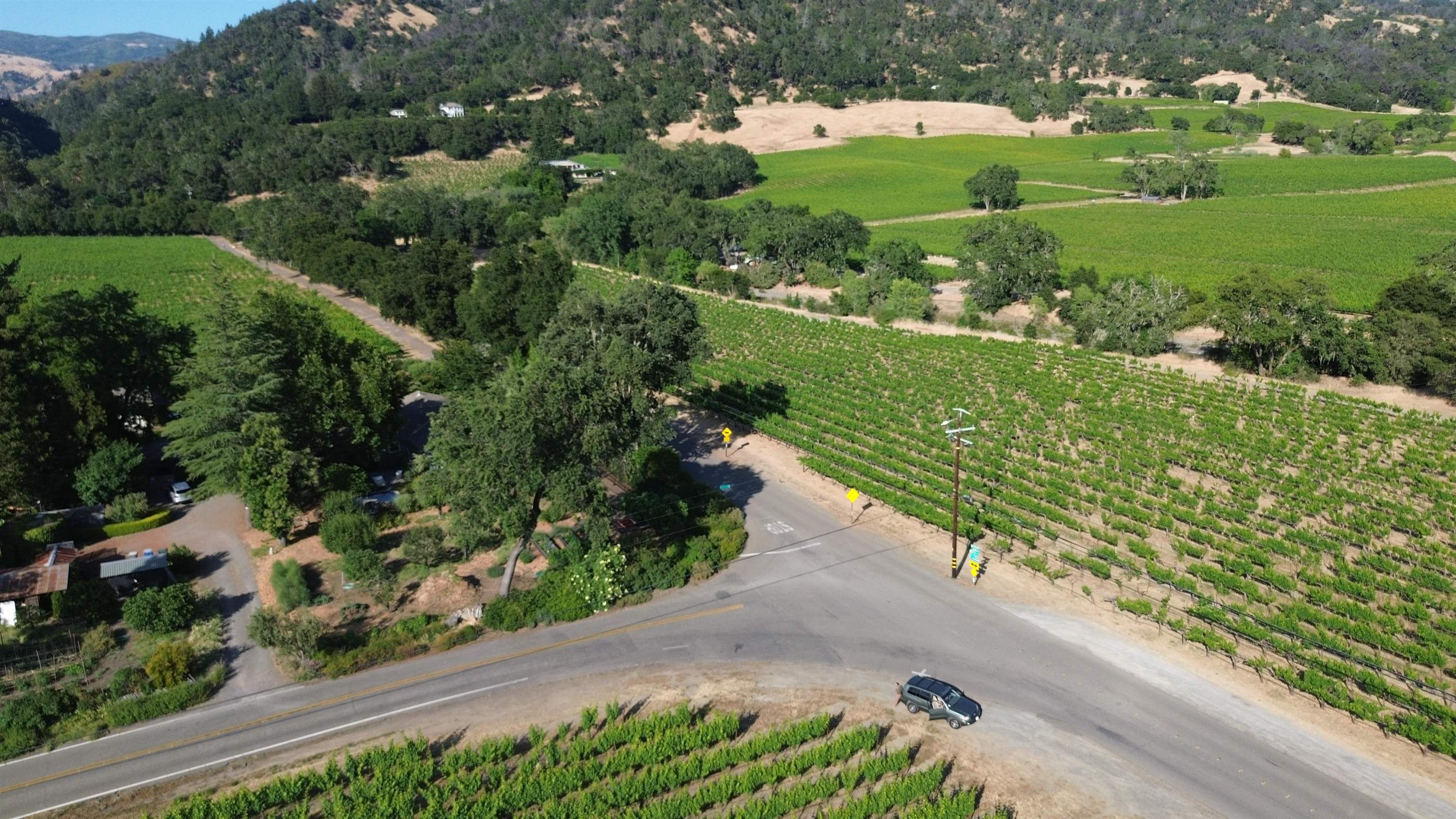 11311 Pine Flat Road Healdsburg, CA 95448 - Photo 37 of 45 a view of a street with a park