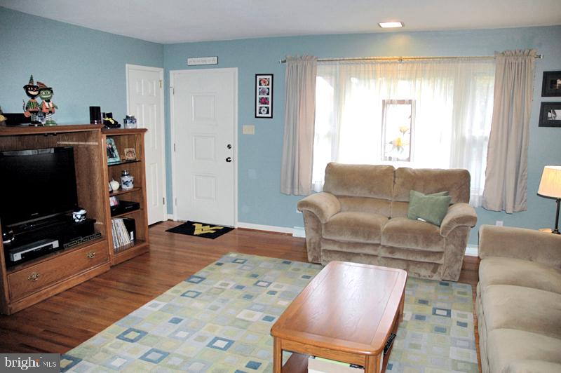 518 Lexington Road Lancaster, PA 17603 - Photo 4 of 14 Gallery Image 4