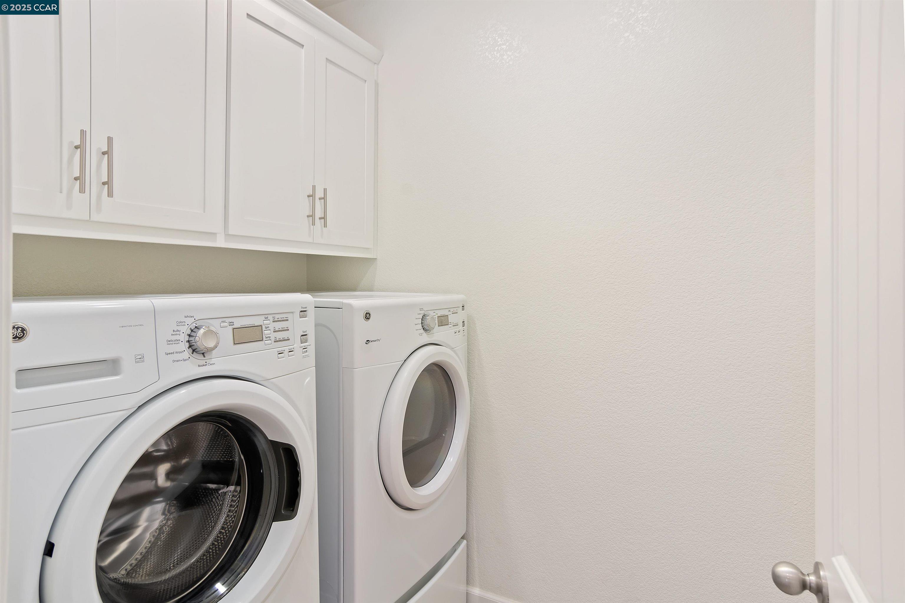 4969 Ivy Leaf Springs Road San Ramon, CA 94582 - Photo 31 of 34 a utility room with dryer and washer