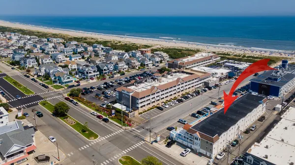 a city street filled with lots of traffic