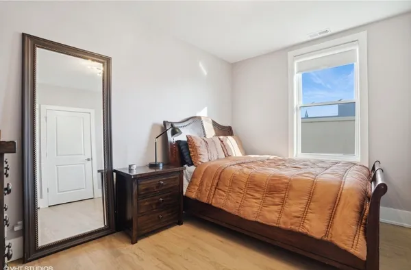 $3,300 | 1209 East 46th Street, Unit 4E, Chicago, IL 60653