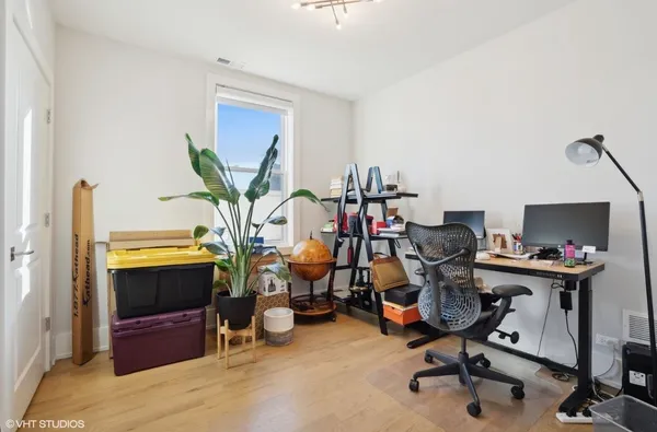 $3,300 | 1209 East 46th Street, Unit 4E, Chicago, IL 60653