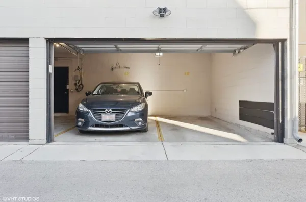 $3,300 | 1209 East 46th Street, Unit 4E, Chicago, IL 60653