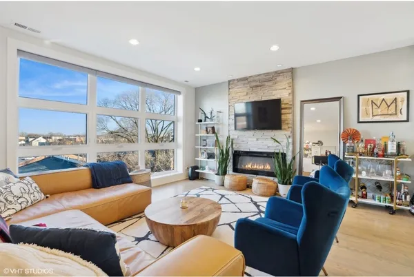 $3,300 | 1209 East 46th Street, Unit 4E, Chicago, IL 60653