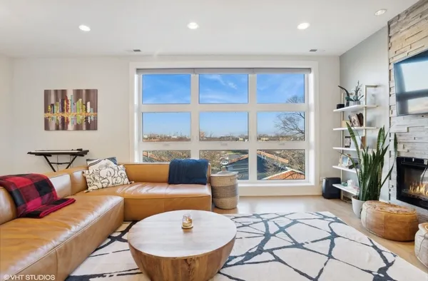 $3,300 | 1209 East 46th Street, Unit 4E, Chicago, IL 60653