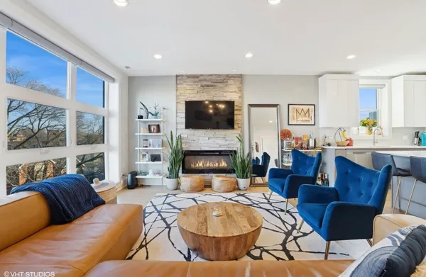 $3,300 | 1209 East 46th Street, Unit 4E, Chicago, IL 60653