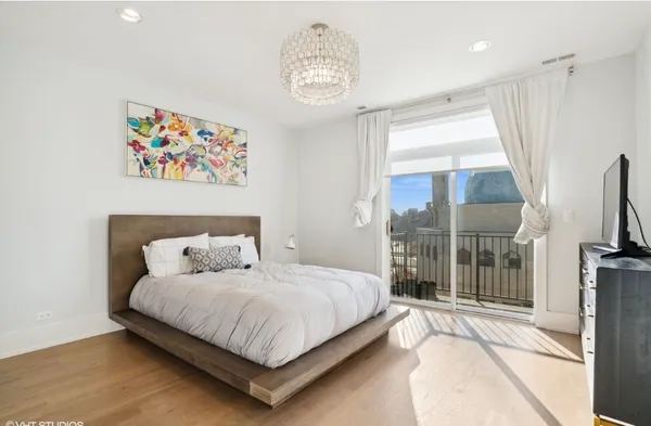 $3,300 | 1209 East 46th Street, Unit 4E, Chicago, IL 60653