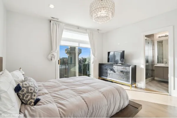 $3,300 | 1209 East 46th Street, Unit 4E, Chicago, IL 60653