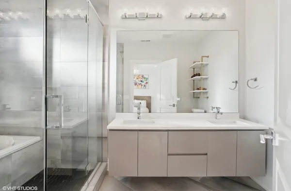 $3,300 | 1209 East 46th Street, Unit 4E, Chicago, IL 60653