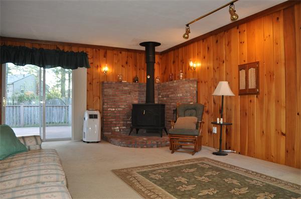 5 Jeannine Road Bellingham, MA 02019 - Photo 2 of 17 Gallery Image 2