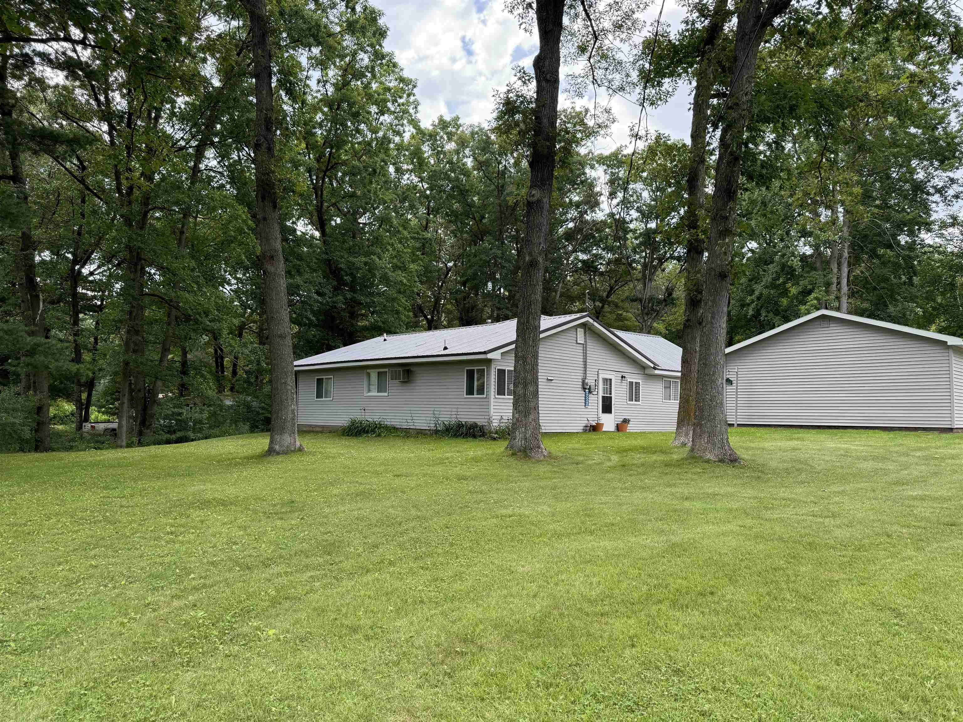 497 East Clarence Road Harrison, MI 48625 - Photo 3 of 28 1924520-8a93b897-c3c9-4498-9f73-f11667a50691.JPG