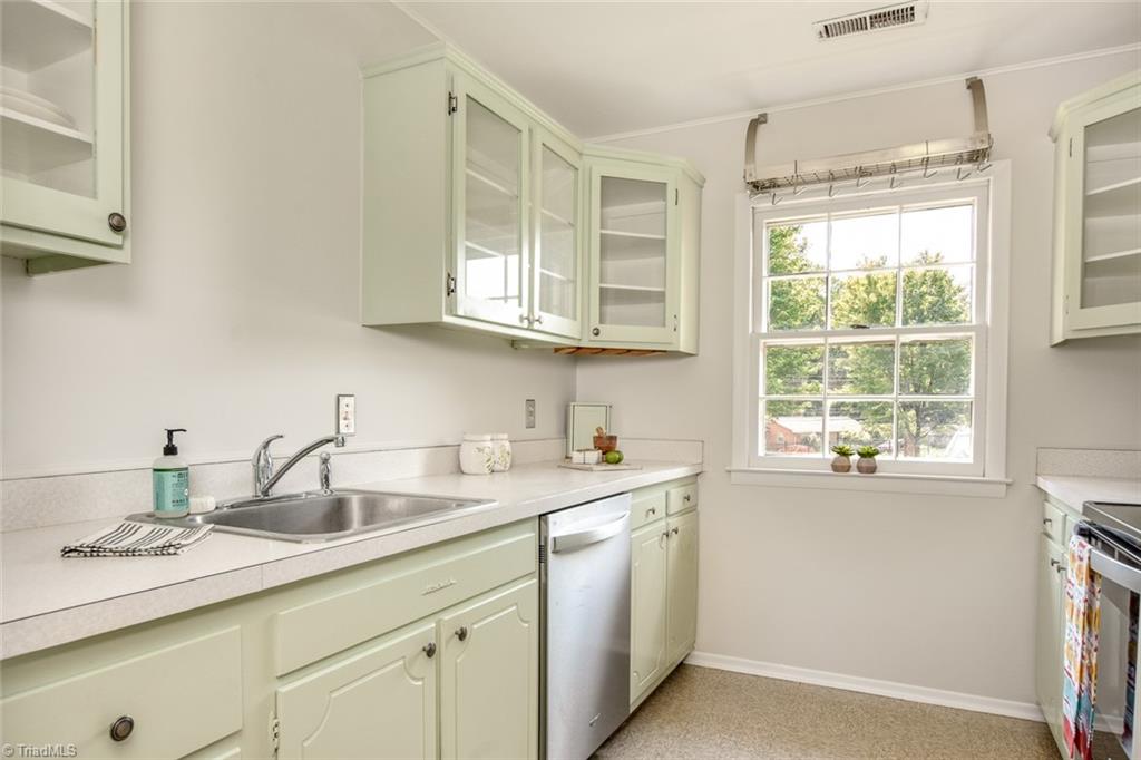 2902 St Marks Road Southwest, Unit C Winston-Salem, NC 27103 - Photo 3 of 31 Gallery Image 3