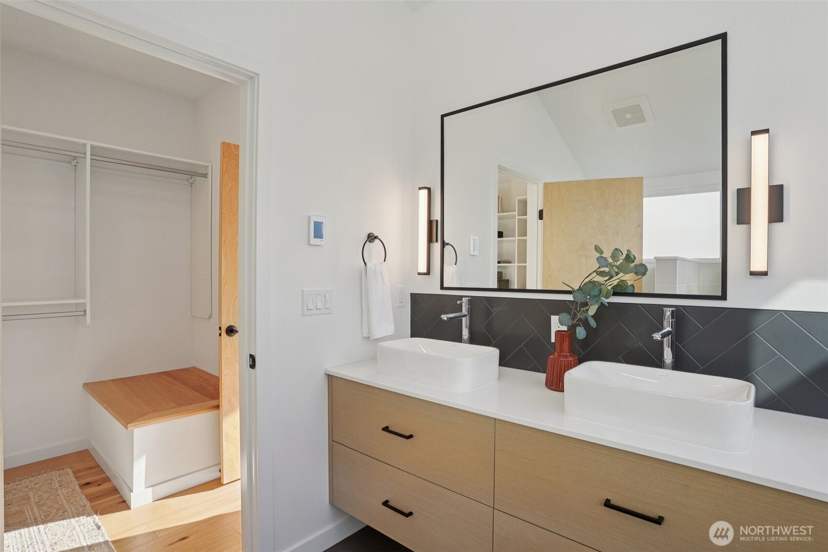 515 Howe Street, Unit A Seattle, WA 98109 - Photo 20 of 40 a bathroom with a tub shower and mirror
